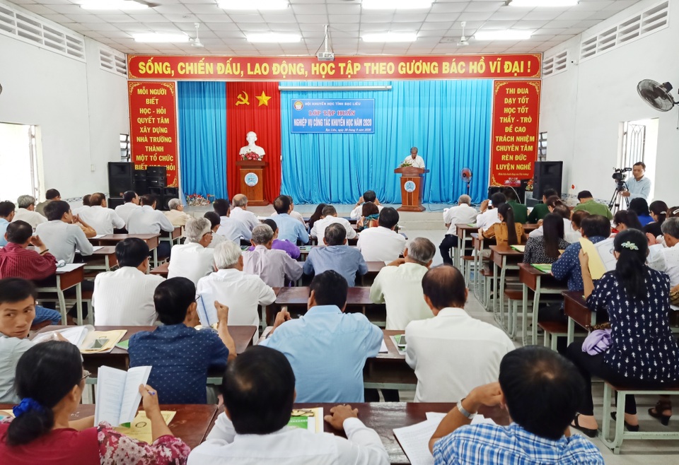 Bạc Liêu: Cán bộ Hội Khuyến học cơ sở phải thể hiện được “5 chữ T” - 1 Bạc Liêu: Cán bộ Hội Khuyến học cơ sở phải thể hiện được “5 chữ T” - 1