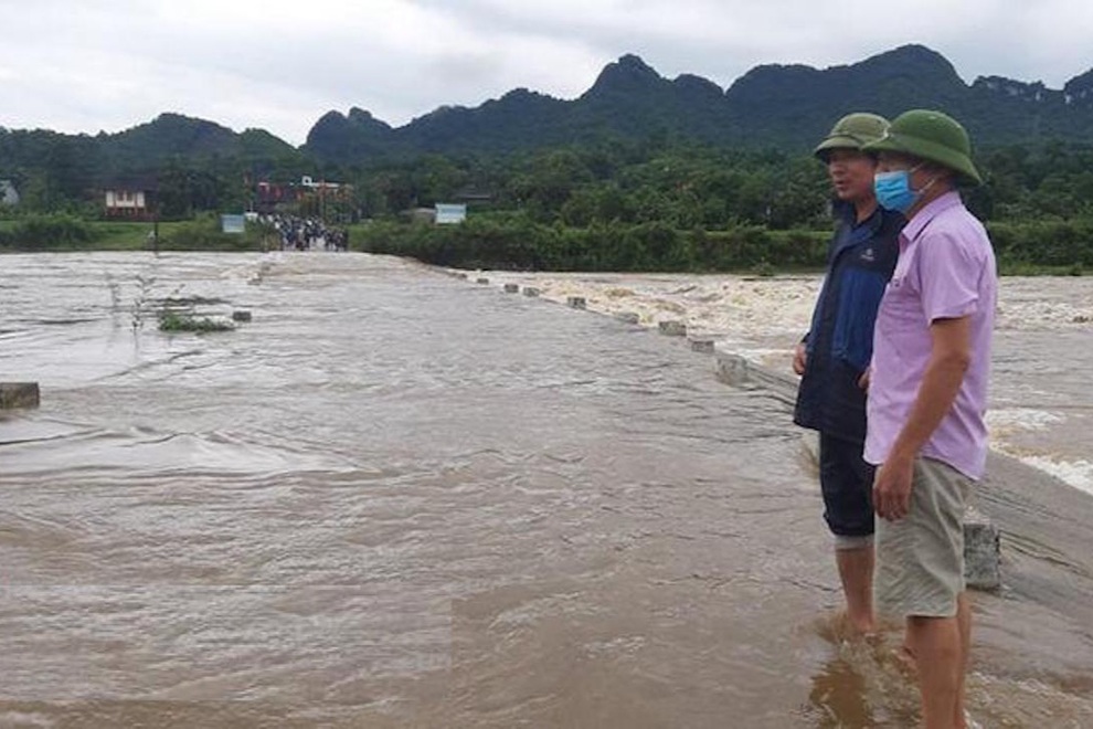 Mưa lớn gây sạt lở ở huyện biên giới, di dời khẩn cấp dân đến nơi an toàn - 10 Mưa lớn gây sạt lở ở huyện biên giới, di dời khẩn cấp dân đến nơi an toàn - 10