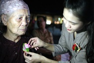 Xúc động lễ nghi lễ “Bông hồng cài áo” mùa báo hiếu Vu Lan