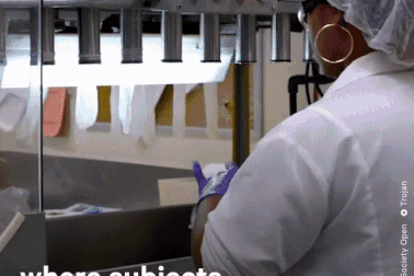 Các nhà khoa học Mỹ phát minh loại bao cao su có khả năng… tự bôi trơn