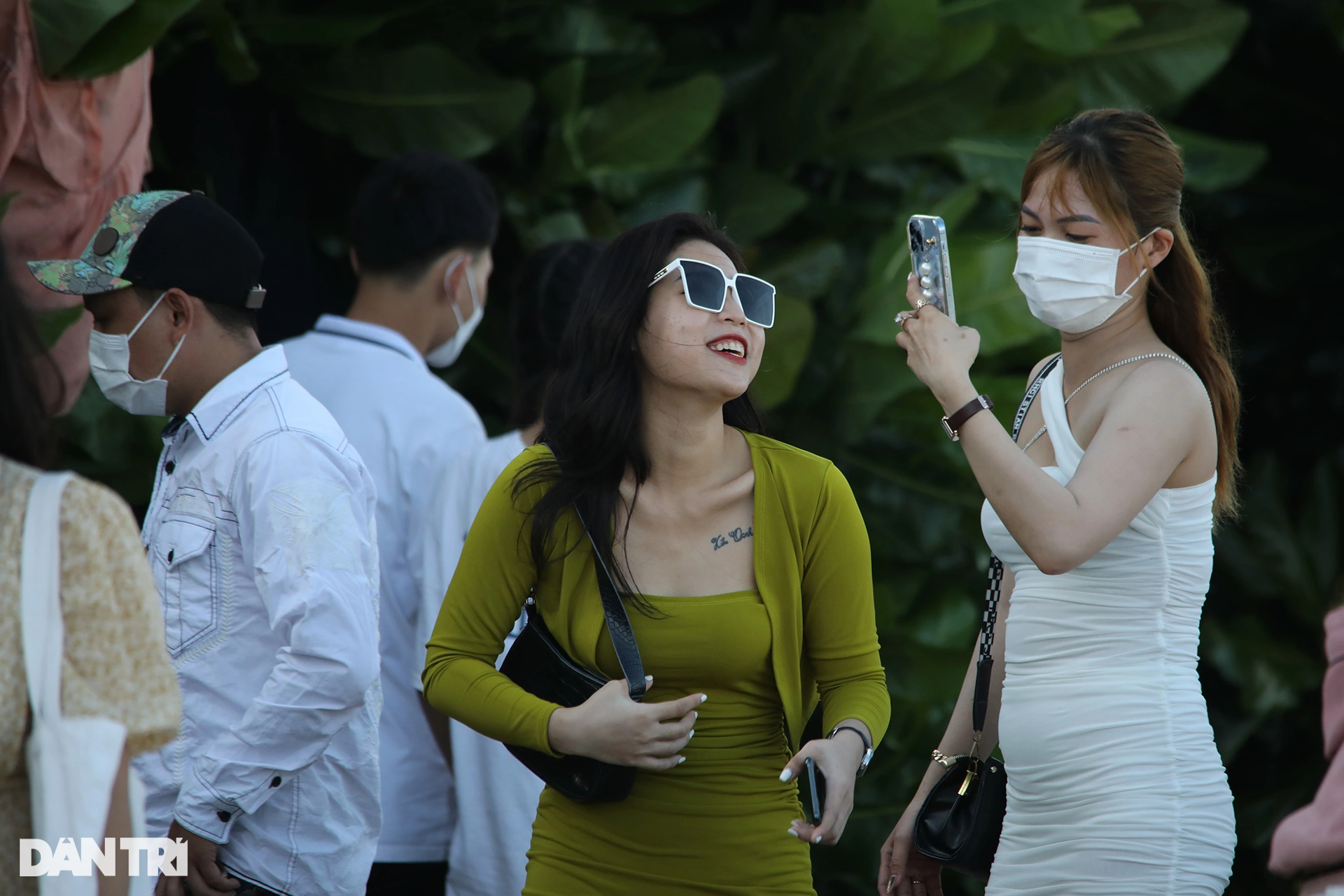 Biển Vũng Tàu đông nghẹt người trong ngày nghỉ lễ - 16 Biển Vũng Tàu đông nghẹt người trong ngày nghỉ lễ - 16