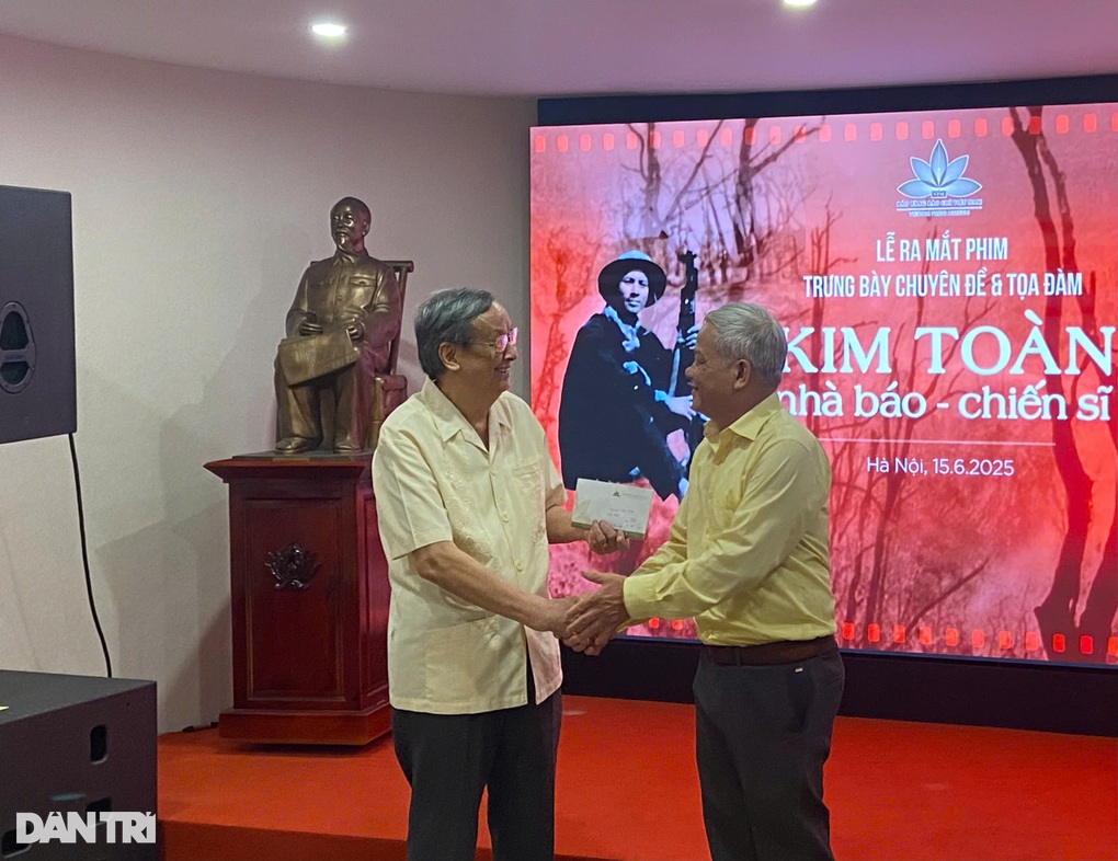“Kim Toàn, nhà báo - chiến sĩ”: Hồi ức sống động người cầm bút thời chiến - 5 “Kim Toàn, nhà báo - chiến sĩ”: Hồi ức sống động người cầm bút thời chiến - 5
