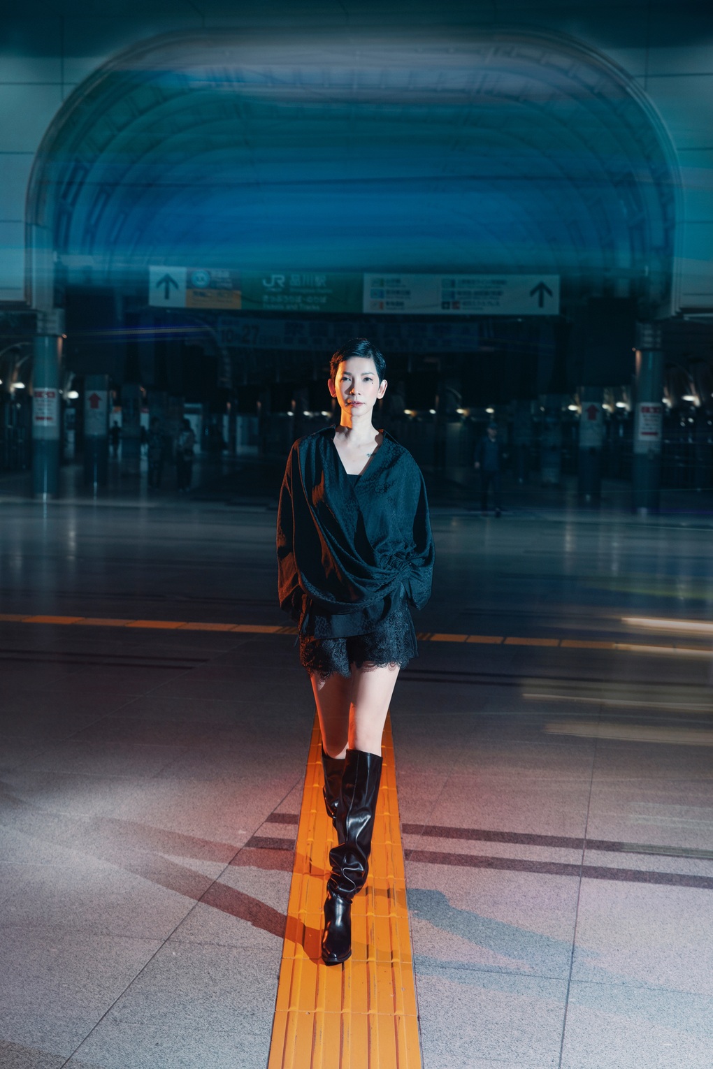 Xuân Lan và con gái 11 tuổi chụp ảnh thời trang trên đường phố Tokyo về đêm - 1 Xuân Lan và con gái 11 tuổi chụp ảnh thời trang trên đường phố Tokyo về đêm - 1