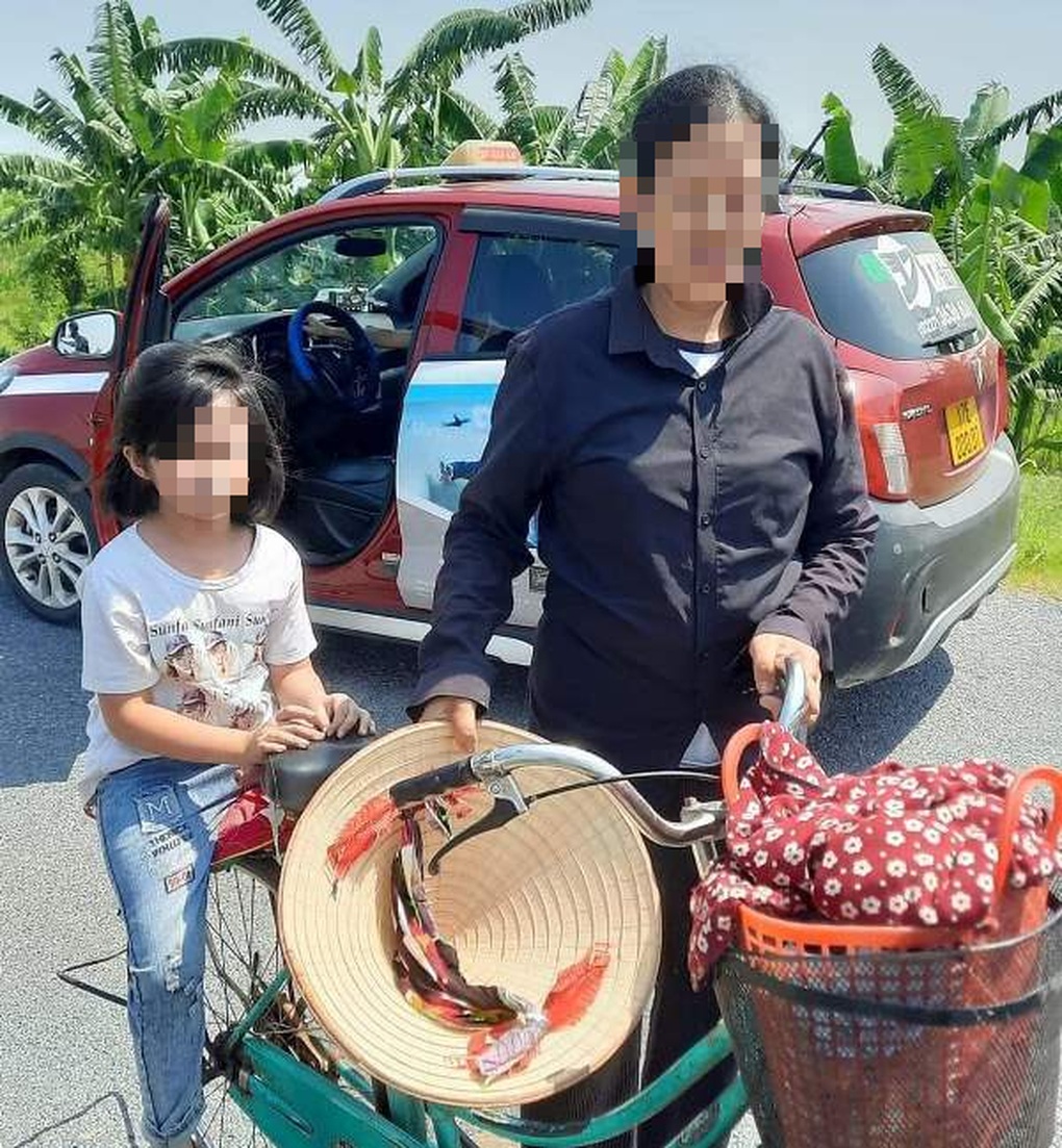 Bất ngờ về gia cảnh, lý lịch người phụ nữ nghi bắt cóc bé gái lớp 1 - 2 Bất ngờ về gia cảnh, lý lịch người phụ nữ nghi bắt cóc bé gái lớp 1 - 2