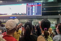 Tân Sơn Nhất kín khách từ nội địa đến quốc tế trước Tết