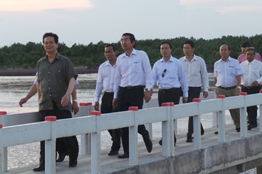 Thủ tướng Chính Phủ Nguyễn Tấn Dũng thăm nhà máy điện gió Bạc Liêu