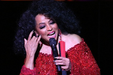 Nữ danh ca Diana Ross gây ngỡ ngàng khi tái xuất ở tuổi 73