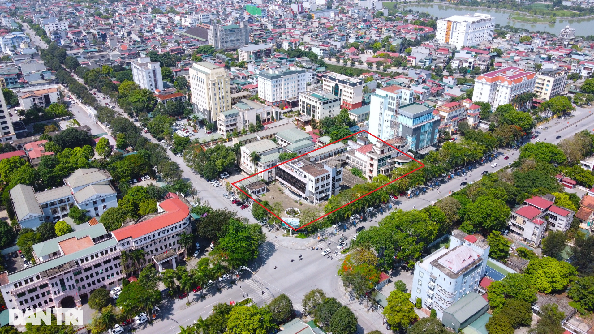 Hàng loạt trụ sở cũ bỏ hoang trên đại lộ đẹp nhất Thanh Hóa - 1 Hàng loạt trụ sở cũ bỏ hoang trên đại lộ đẹp nhất Thanh Hóa - 1