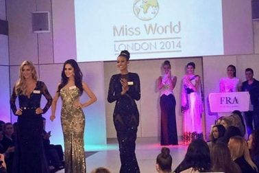 Hoa hậu Ấn Độ nhận giải Trang phục dạ hội đẹp nhất