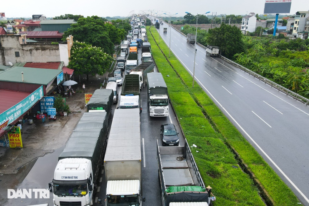 Cửa ngõ Thủ đô ùn tắc kéo dài, hàng nghìn phương tiện buộc phải quay đầu - 3 Cửa ngõ Thủ đô ùn tắc kéo dài, hàng nghìn phương tiện buộc phải quay đầu - 3