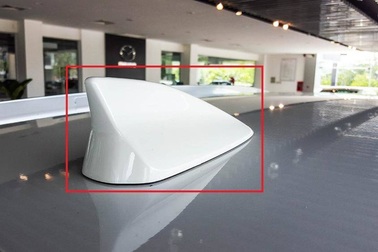 Ăng-ten vây cá mập trên nóc ô tô có công dụng gì?