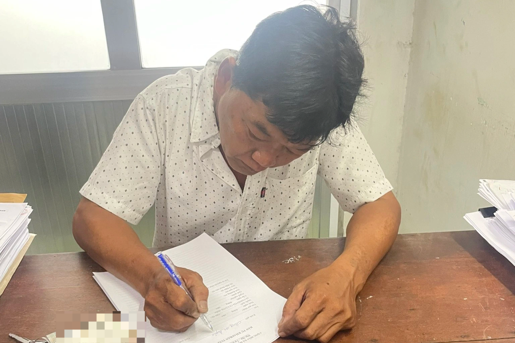 Gã đàn ông khỏe mạnh chuyên đi lừa cướp của người tàn tật bán vé số - 1 Gã đàn ông khỏe mạnh chuyên đi lừa cướp của người tàn tật bán vé số - 1