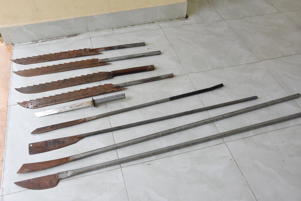 Triệu tập 24 thanh thiếu niên mang nhiều hung khí đi đánh nhau - 2 Triệu tập 24 thanh thiếu niên mang nhiều hung khí đi đánh nhau - 2