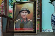 Em trai liệt sĩ Huỳnh Văn Quên: “Bàn thờ anh đã có ảnh, hết lạnh lẽo rồi”