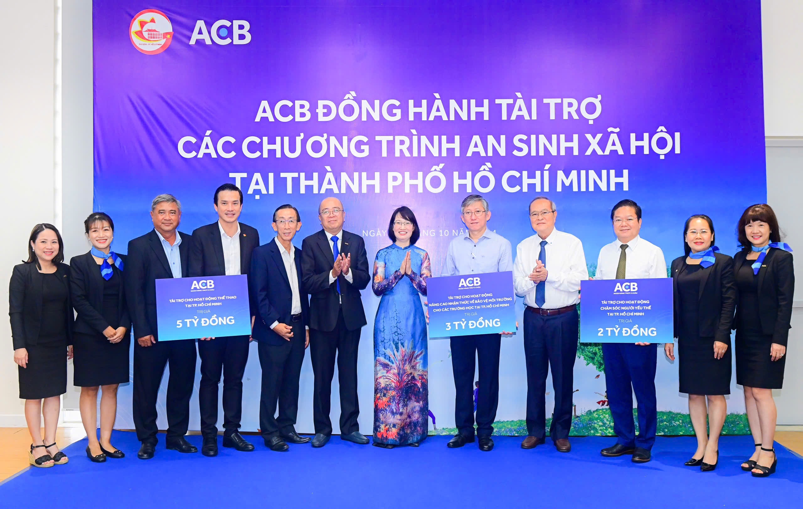 1. ACB trao tặng 10 tỷ đồng cho các chương trình an sinh xã hội tại TPHCM.