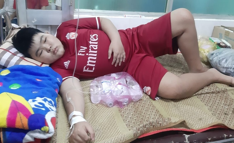 Hoàn cảnh vô cùng đáng thương của cậu bé mắc bệnh bạch cầu bị bố bỏ rơi - 3 Hoàn cảnh vô cùng đáng thương của cậu bé mắc bệnh bạch cầu bị bố bỏ rơi - 3