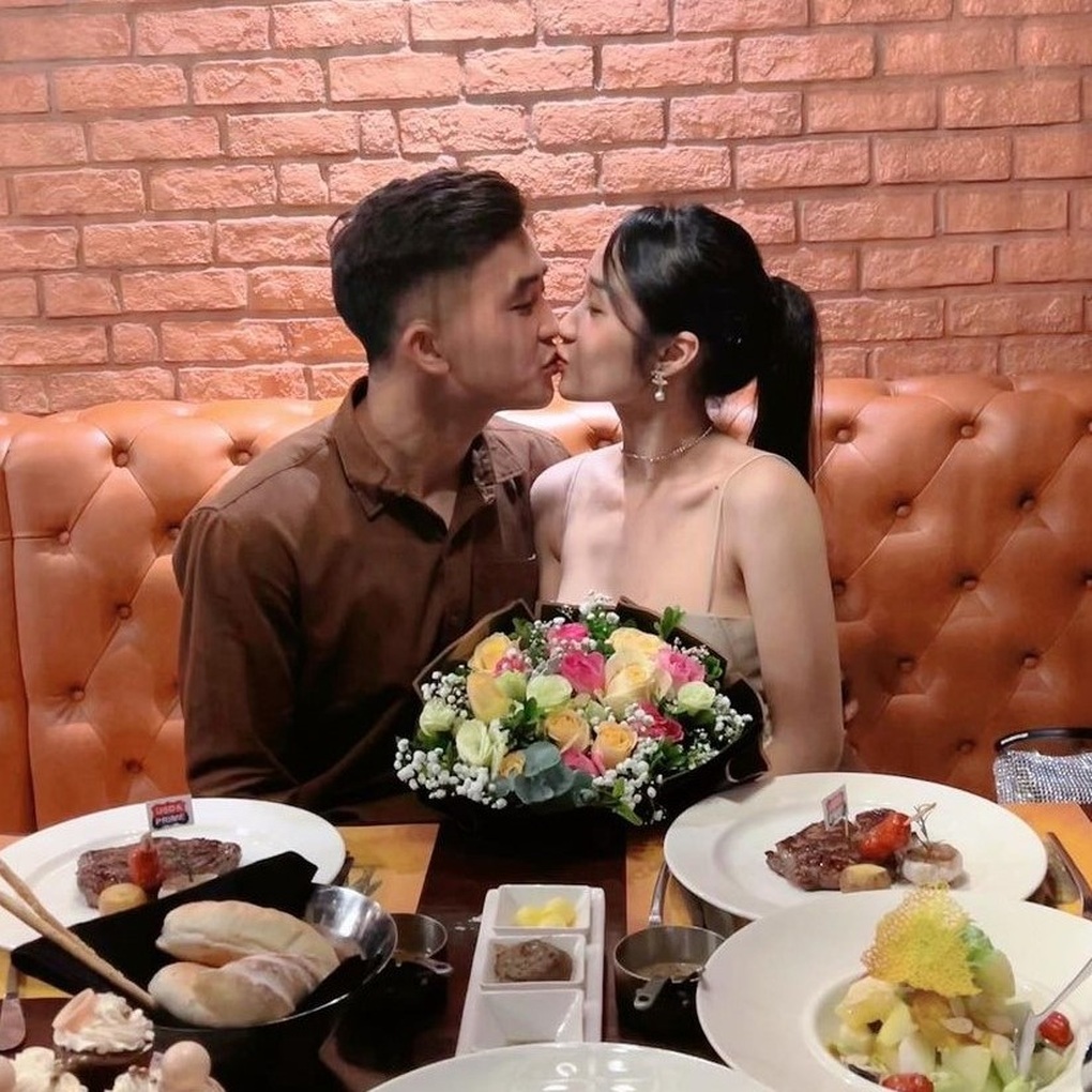 Bạn gái cầu thủ Trần Danh Trung: Hơn 6 tuổi, là cô giáo tiểu học xinh đẹp - 1