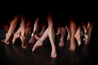 Vũ công qua đời trên sân khấu khiến khán giả tưởng nhầm là… đang diễn