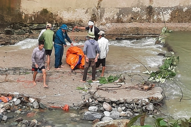 Tìm thấy thi thể 2 mẹ con bị nước lũ cuốn trôi ở Sơn La