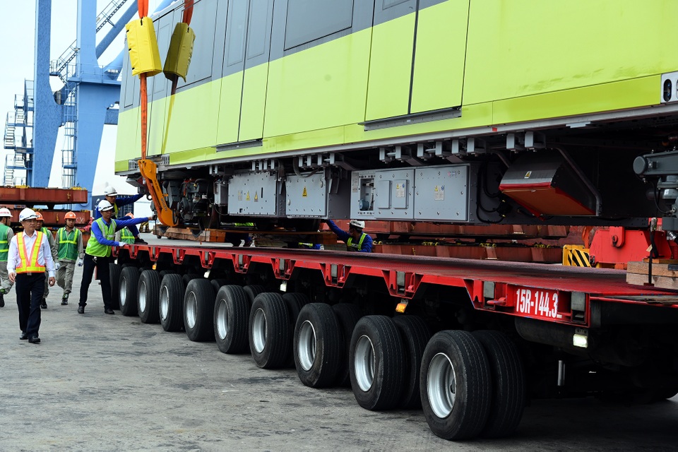 Đoàn xe siêu trường chở tàu đường sắt Nhổn - ga Hà Nội từ Đình Vũ về Hà Nội - 9