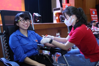 1.000 người tham gia ngày hội thanh niên hiến máu tại ĐH Giao thông vận tải