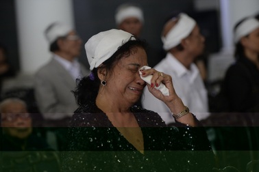 Nghệ sĩ trào nước mắt tiễn biệt NSƯT Phạm Bằng