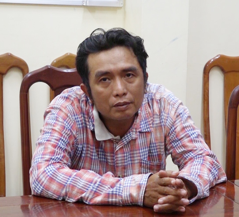 Chồng thiếu nợ, vợ bị chặn đường ép vào quán cà phê để đòi tiền - 1 Chồng thiếu nợ, vợ bị chặn đường ép vào quán cà phê để đòi tiền - 1