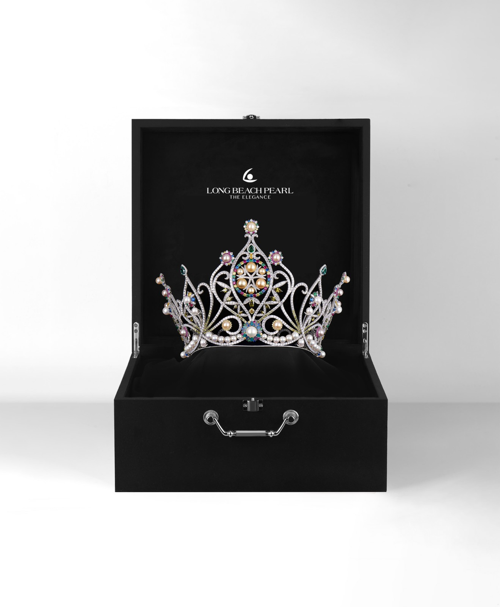Long Beach Pearl nâng tầm ngọc trai Việt với bản thiết kế vương miện Miss Earth 2023 - 1 Long Beach Pearl nâng tầm ngọc trai Việt với bản thiết kế vương miện Miss Earth 2023 - 1
