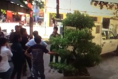 Thẩm phán trả lời vụ bị cáo bị “phơi” giữa trời nắng như đổ lửa đợi lượt xét xử