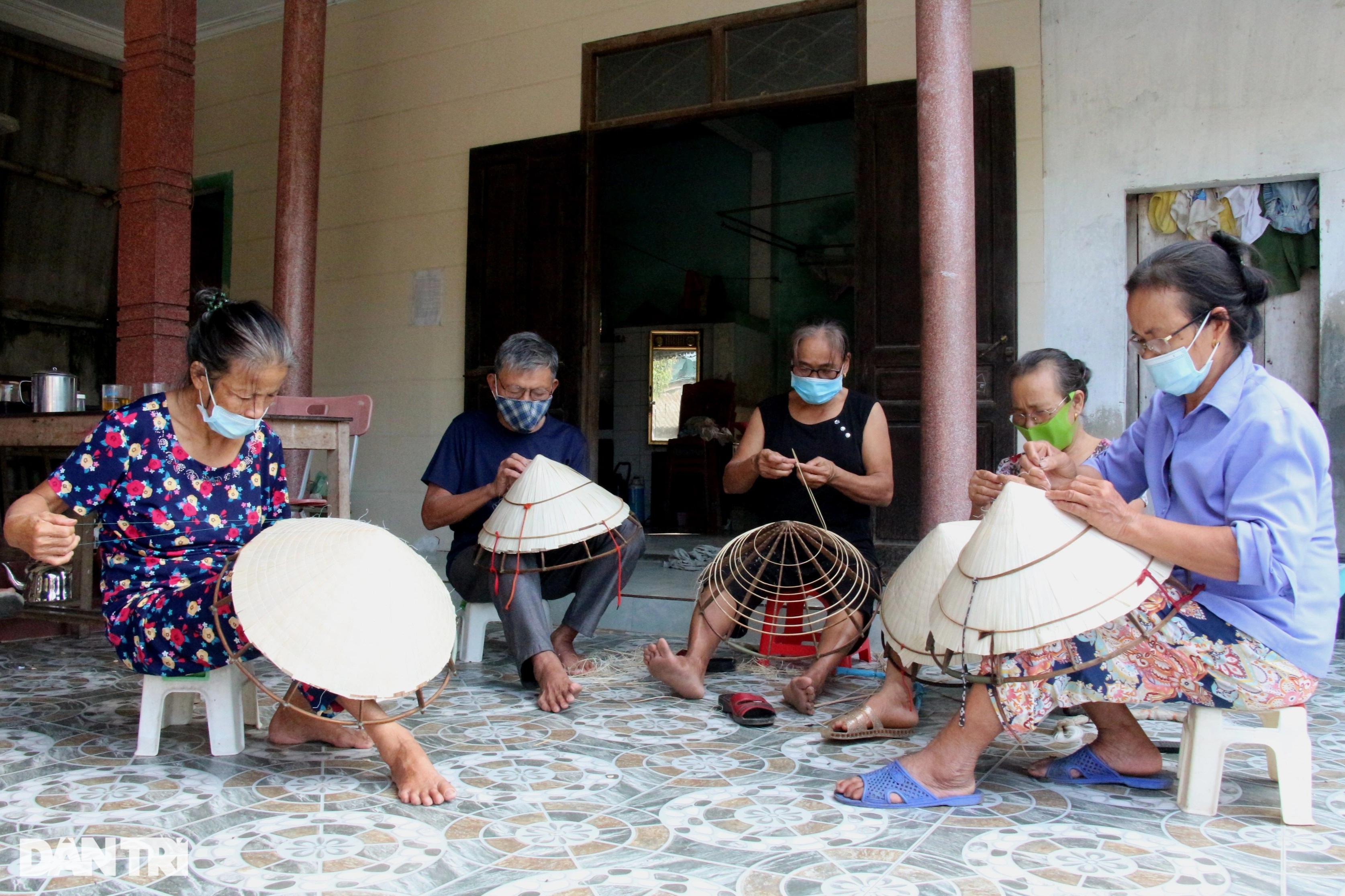 Về làng quê có truyền thống hơn 100 năm làm nghề xỏ lá - 1