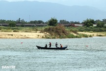 Bốn trẻ nhỏ cùng đuối nước khi bắt cá trên sông