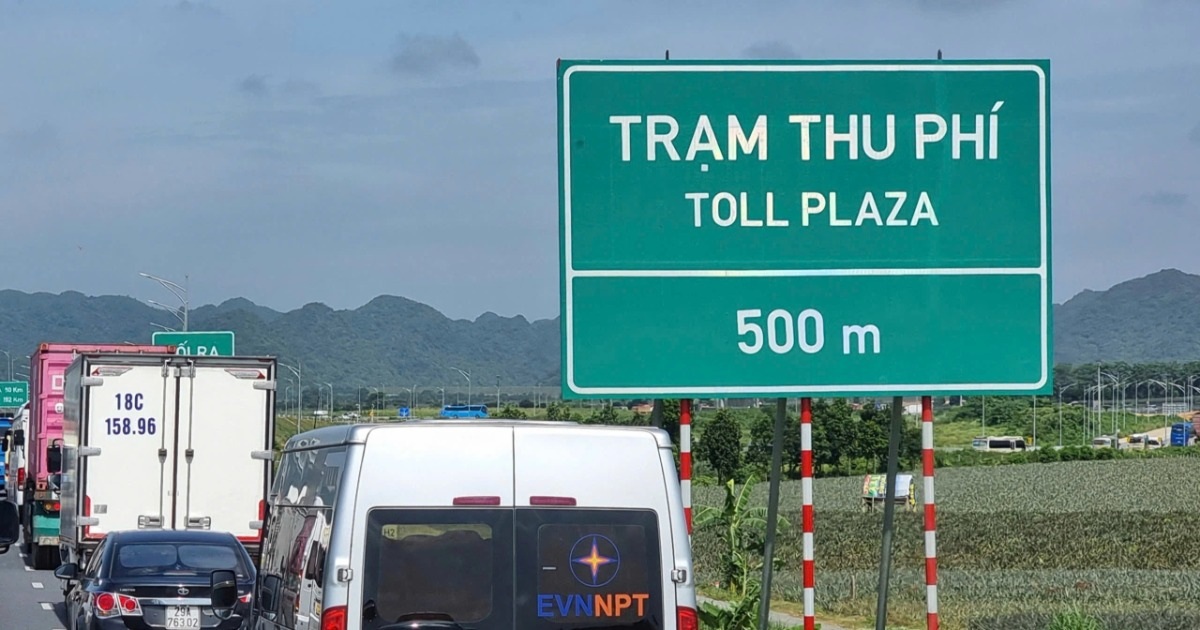 Tài xế nhận thông báo "lạ" trên ứng dụng thu phí không dừng VETC