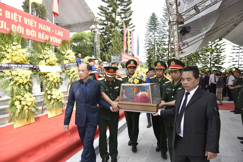 Truy điệu, an táng 10 hài cốt liệt sĩ hy sinh tại Lào - 1 Truy điệu, an táng 10 hài cốt liệt sĩ hy sinh tại Lào - 1