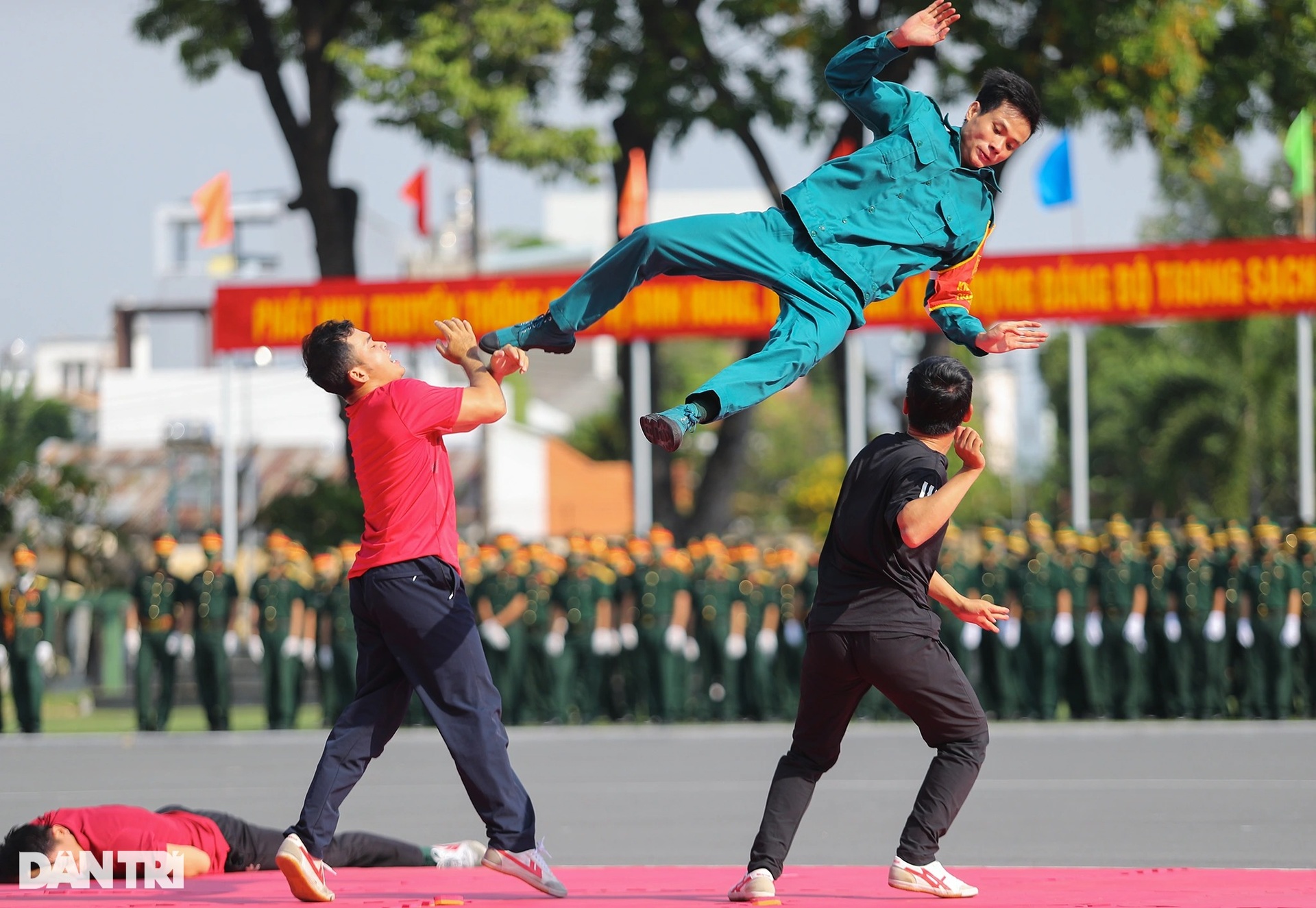 Lực lượng vũ trang TPHCM uy nghi, dũng mãnh ở Lễ ra quân huấn luyện 2022 - 11