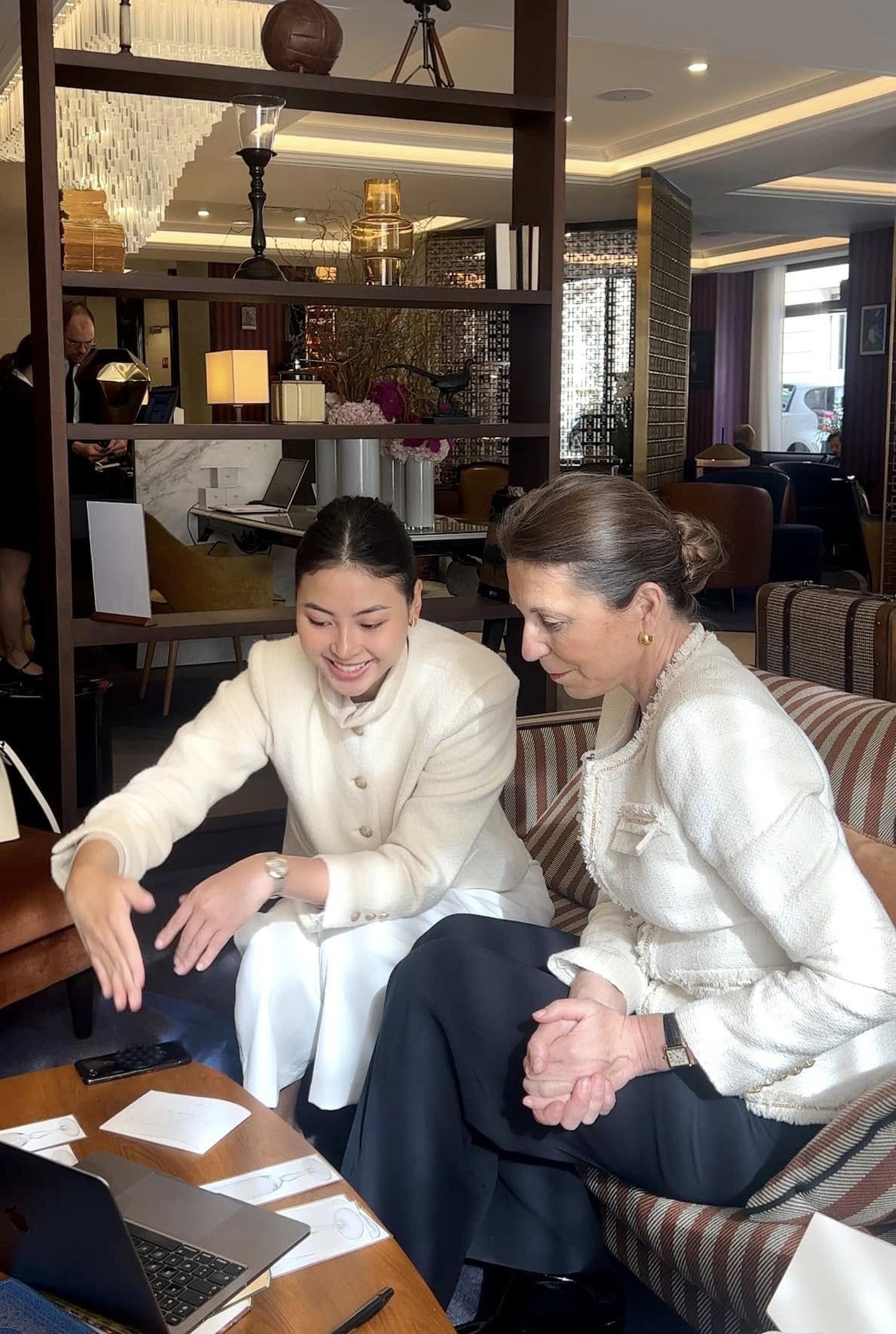 Người đẹp Đào Hà: Đời tư kín tiếng, 8 năm kiên trì phong cách thanh lịch - 3 Người đẹp Đào Hà: Đời tư kín tiếng, 8 năm kiên trì phong cách thanh lịch - 3