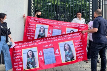 Lùm xùm ở trường đắt tiền, phụ huynh nhà giàu cũng "khóc"