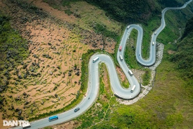 Vẻ hùng vĩ dọc "con đường hạnh phúc" trên cao nguyên đá Hà Giang
