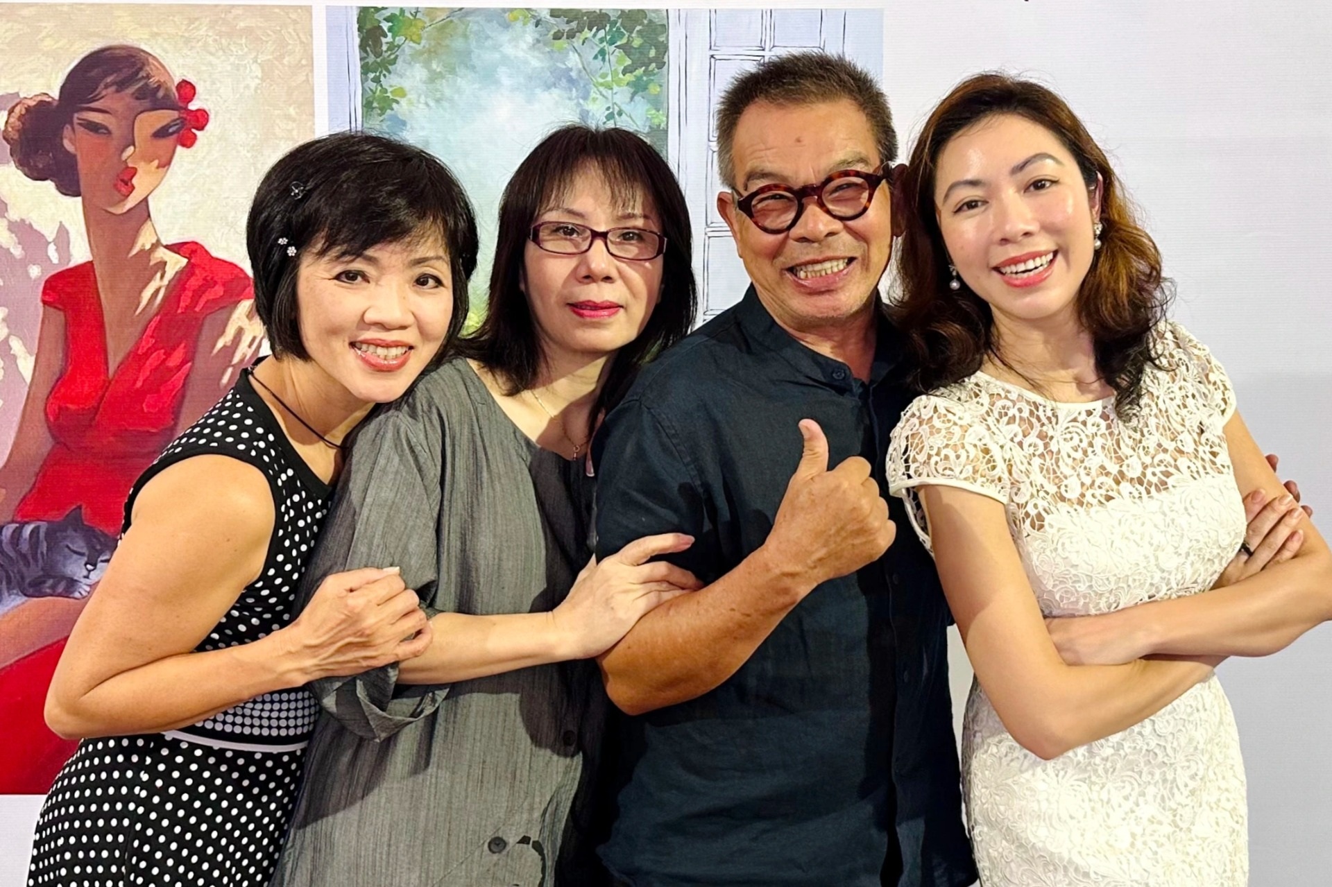 4 artiști vietnamezo-americani se întorc acasă pentru a organiza expoziția „Hello Vietnam - 1” 4 họa sĩ Mỹ gốc Việt về nước thực hiện triển lãm Chào Việt Nam - 1