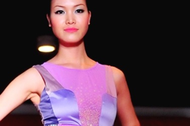 Hoa hậu Thùy Dung khoe sắc cùng các vedette hàng đầu