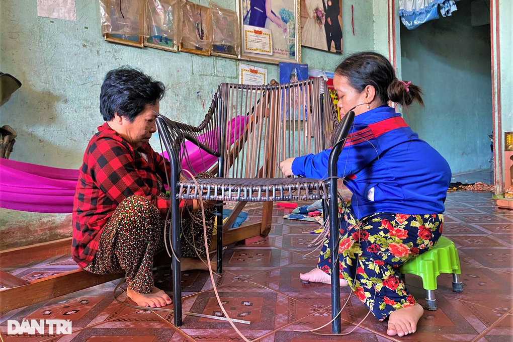 Gia đình tí hon chỉ cao 1,1m, hơn 10 tuổi mới biết đi - 3 Gia đình tí hon chỉ cao 1,1m, hơn 10 tuổi mới biết đi - 3