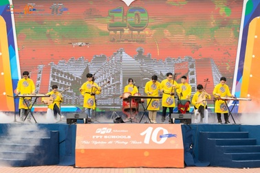 Gần 800 giáo viên, học sinh sân khấu hóa hành trình phát triển của FPT School