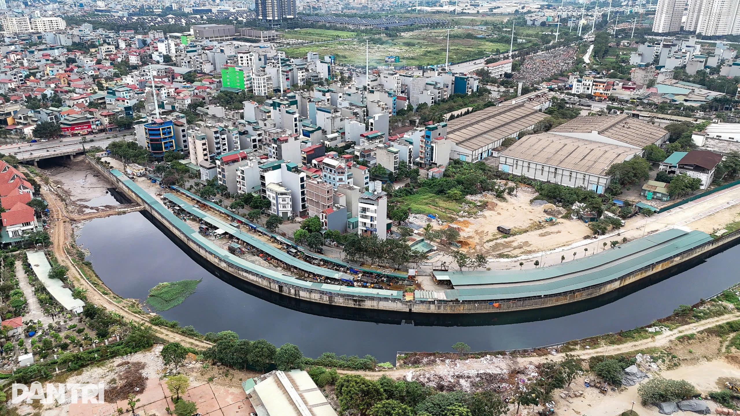 Chợ trái phép ở Hà Nội 10 năm không ai biết: Liên ngành vào cuộc xử lý - 1