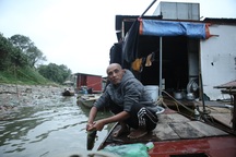 Những phận người sống dưới sông mong ước được một lần ăn Tết trên bờ