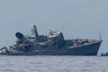 Tàu chở hàng đâm vỡ đôi tàu dò mìn của hải quân Hy Lạp