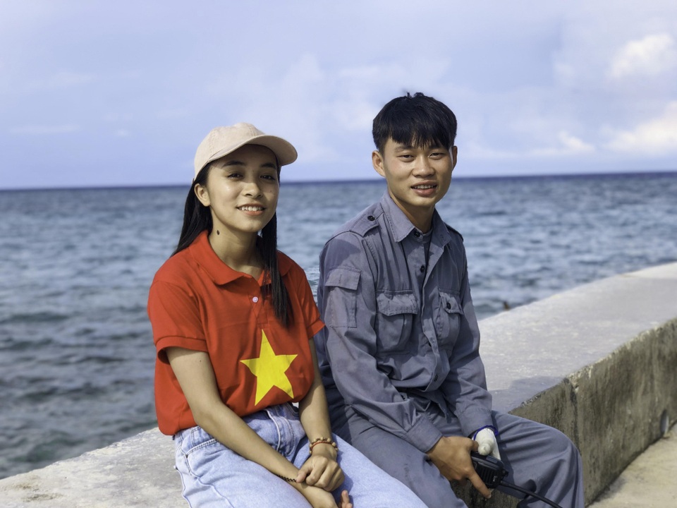 Hành trình đến với Trường Sa của nữ sinh Tây Nguyên khi vừa tròn 16 tuổi - 2 Hành trình đến với Trường Sa của nữ sinh Tây Nguyên khi vừa tròn 16 tuổi - 2