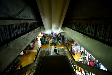 Cận cảnh chợ An Đông xuống cấp, nứt nẻ khiến tiểu thương bãi thị.