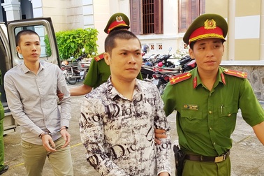 Hai anh em ruột lĩnh án tù vì chém bạn nhậu tại quán