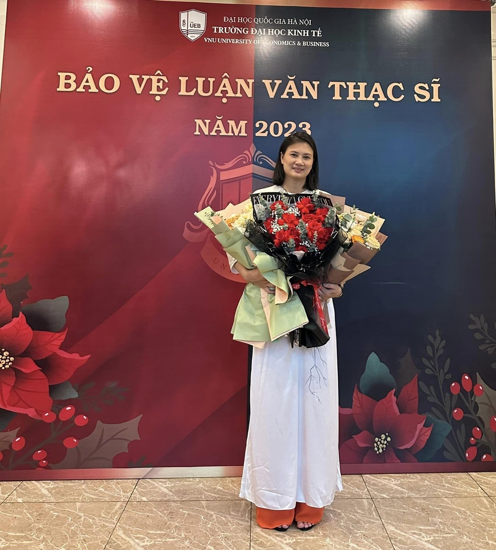 Hoa khôi bóng chuyền Kim Huệ tươi trẻ hoàn thành luận văn ở tuổi 41 - 1 Hoa khôi bóng chuyền Kim Huệ tươi trẻ hoàn thành luận văn ở tuổi 41 - 1