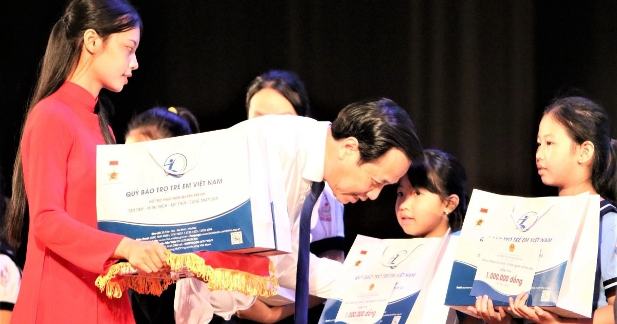 View - Giảm khoảng tối trong bức tranh chung về trẻ em Việt Nam | Báo Dân trí