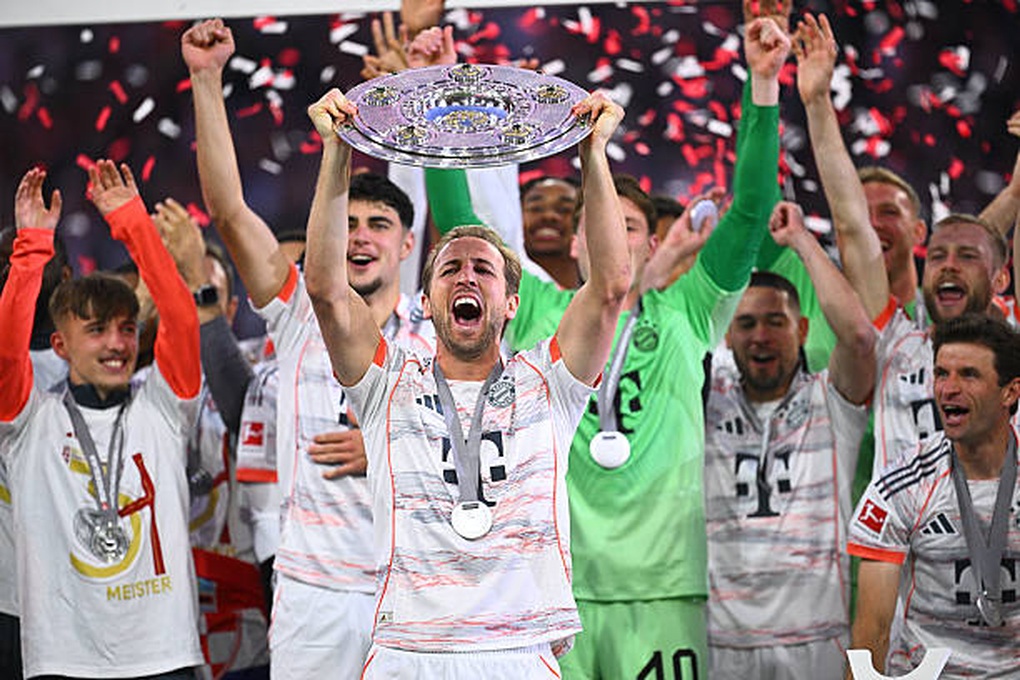 Kane ghi bàn, Muller nhận điều đặc biệt trong ngày đăng quang Bundesliga - 3 Kane ghi bàn, Muller nhận điều đặc biệt trong ngày đăng quang Bundesliga - 3